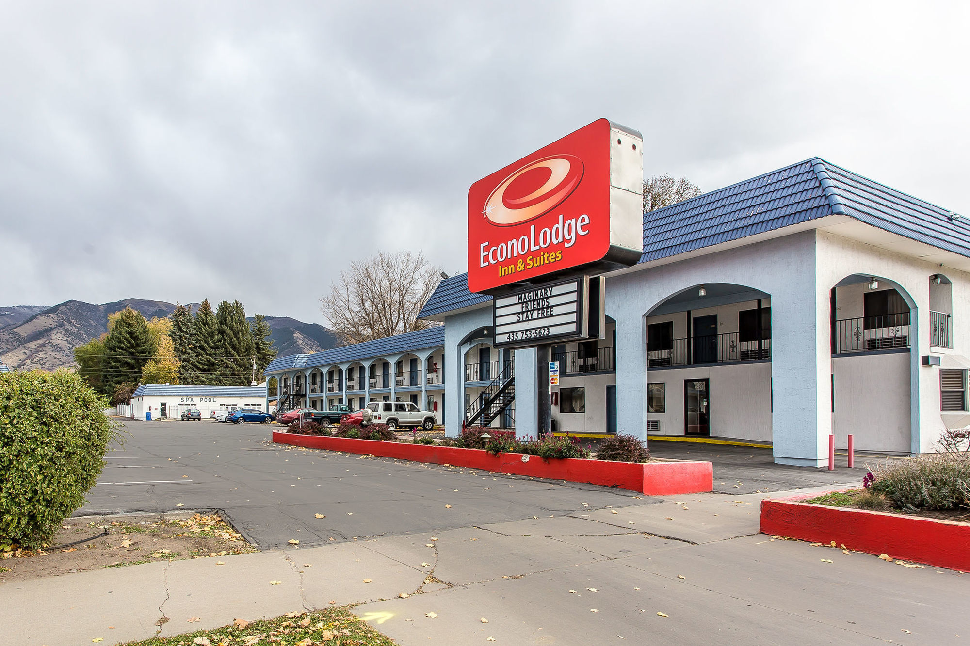 Econo Lodge Inn & Suites לוגאן מראה חיצוני תמונה