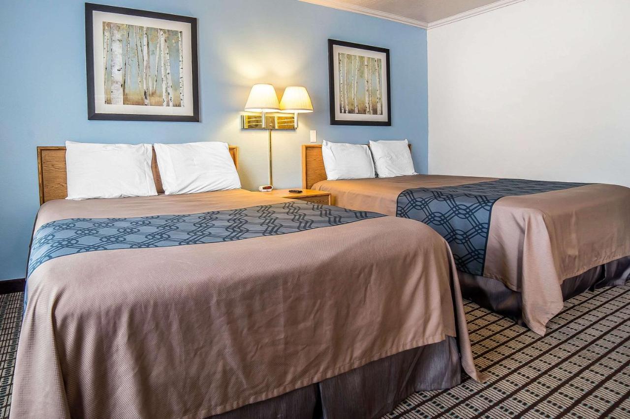 Econo Lodge Inn & Suites לוגאן מראה חיצוני תמונה