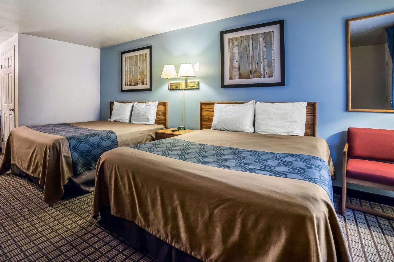 Econo Lodge Inn & Suites לוגאן מראה חיצוני תמונה