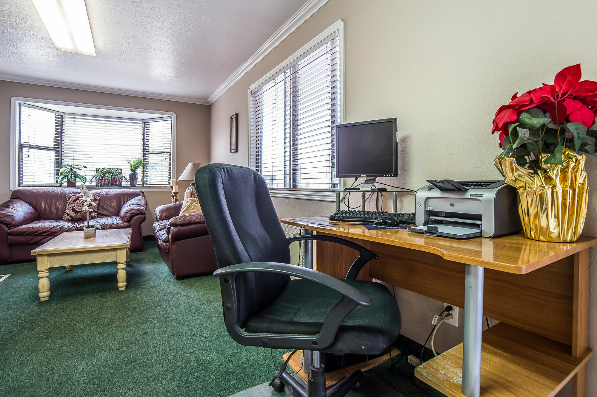 Econo Lodge Inn & Suites לוגאן מראה חיצוני תמונה