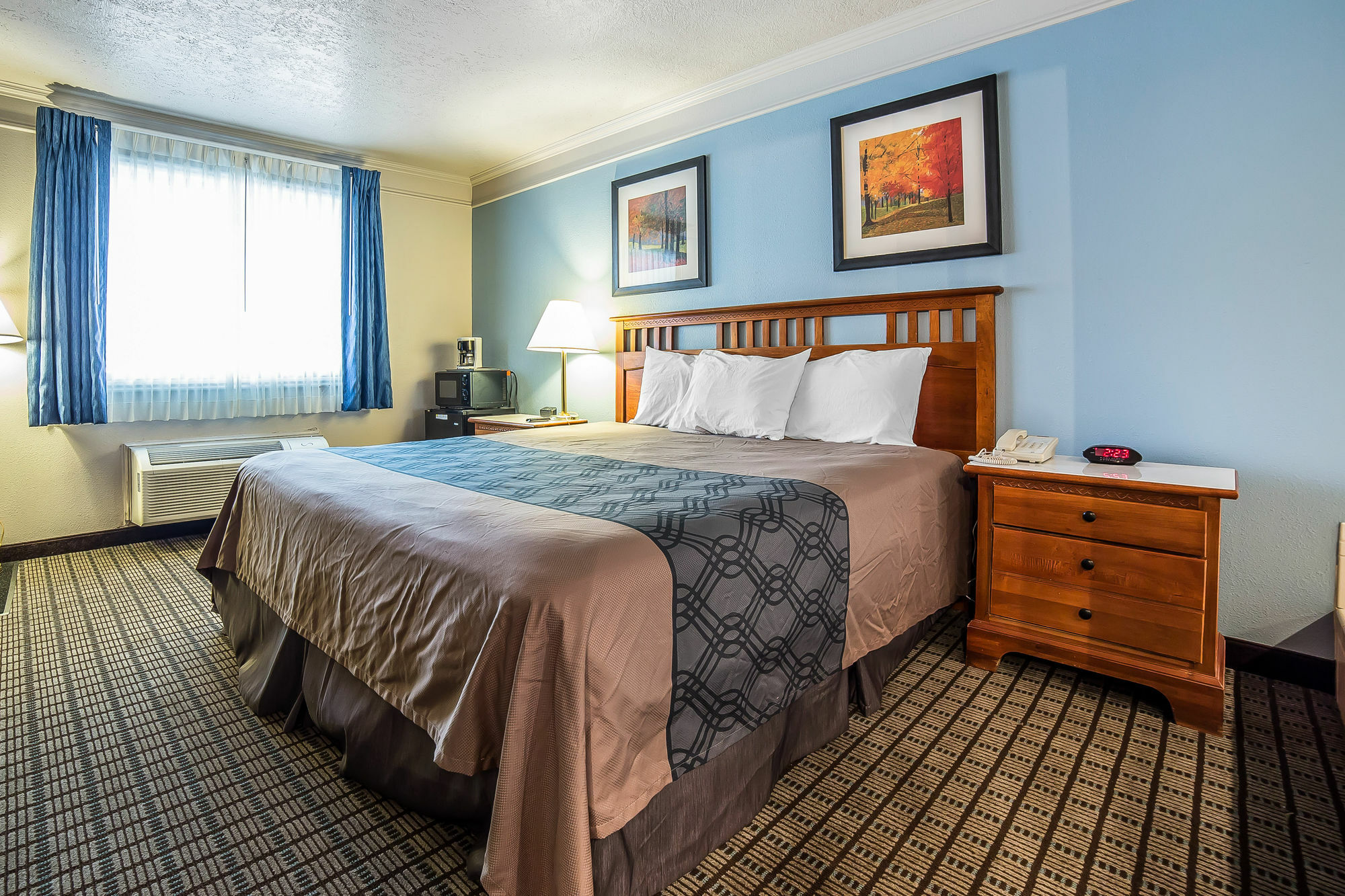 Econo Lodge Inn & Suites לוגאן מראה חיצוני תמונה